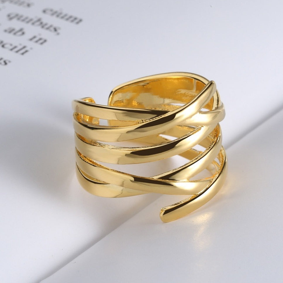 Adjustable twisted spiral ring