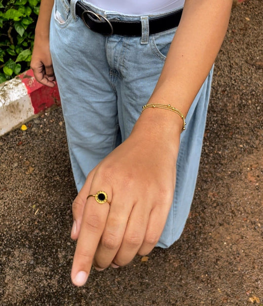Dazzling gold ring