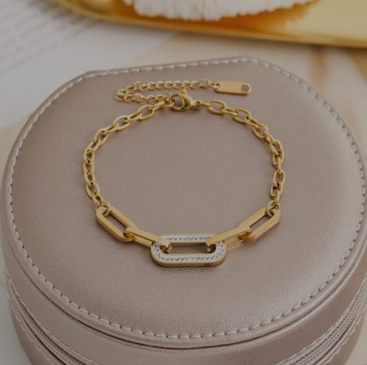 Sizzling interlock diamond bracelet